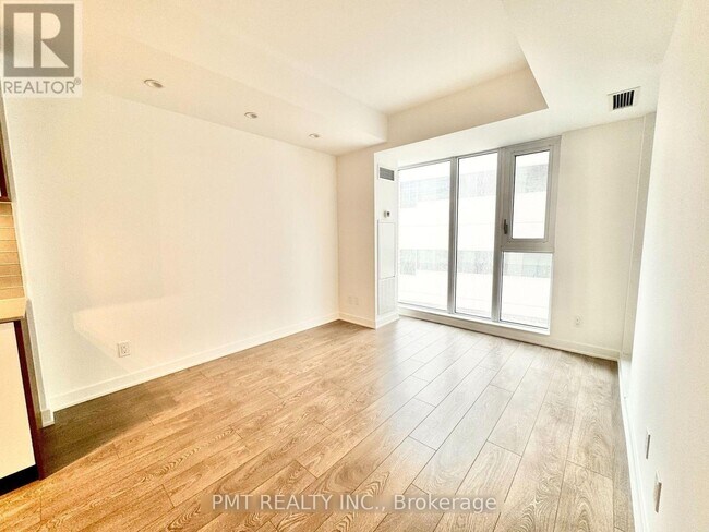 Building Photo - 543 Richmond St W