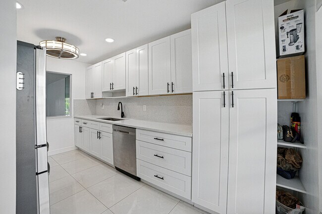 Building Photo - 5242 Privet Pl