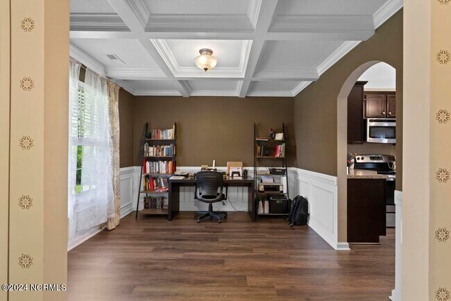 Building Photo - 758 Radiant Dr