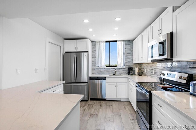 Foto del edificio - 300 Ocean Trail Way