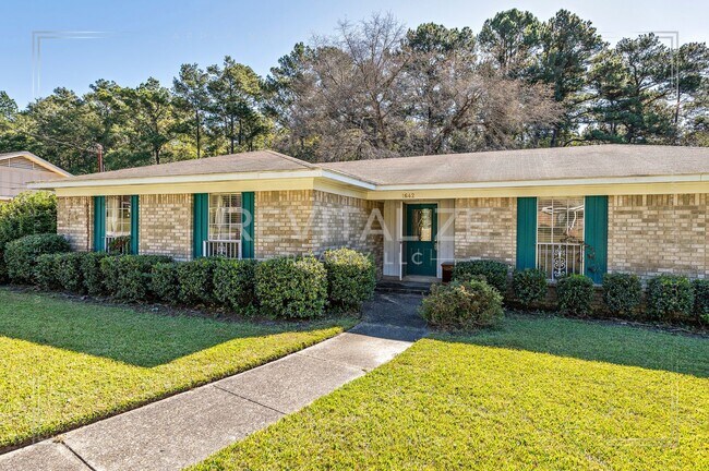 Foto del edificio - Charming 3 Bed 2 Ba Home Close to Saraland