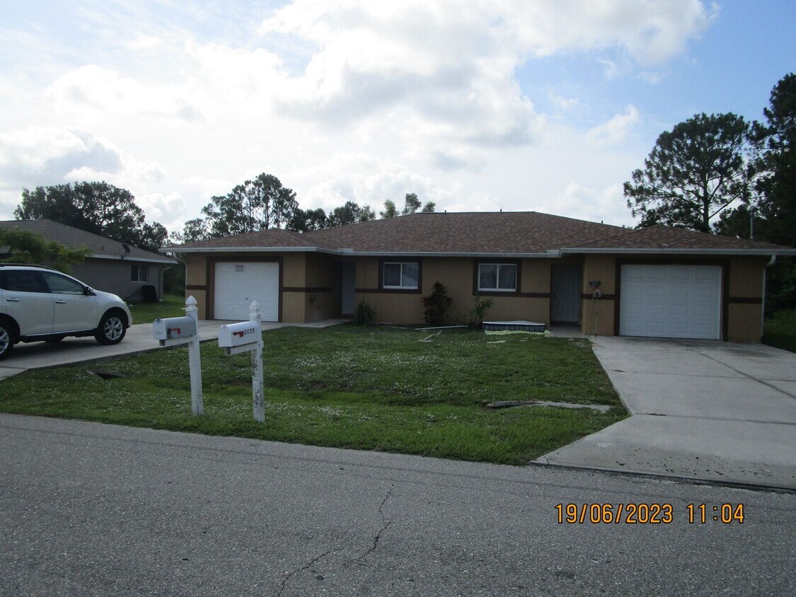 Foto principal - Avail Now-Lehigh Acres Duplex
