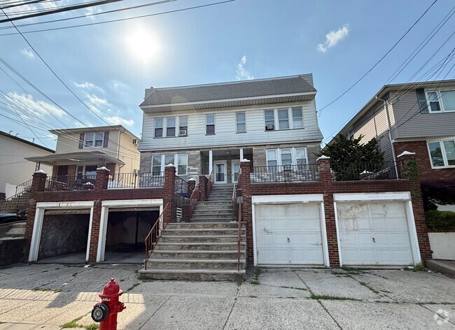 Building Photo - 165 Davis Ave