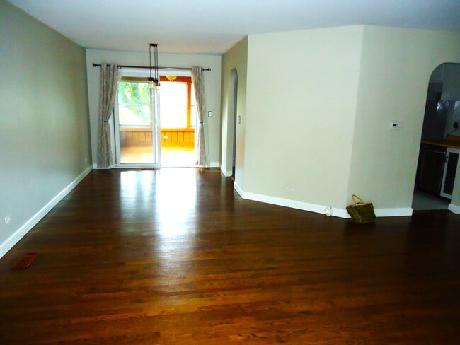 Building Photo - 680 White Pine Rd