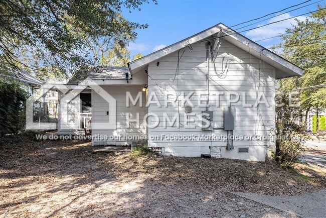 Building Photo - 876 Custer St