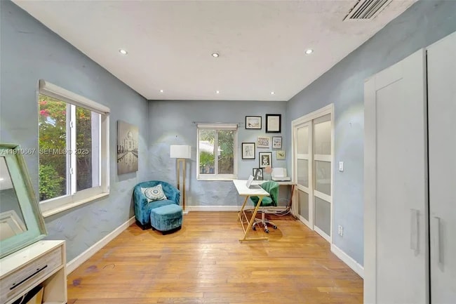 Foto del edificio - 619 NE 87th St