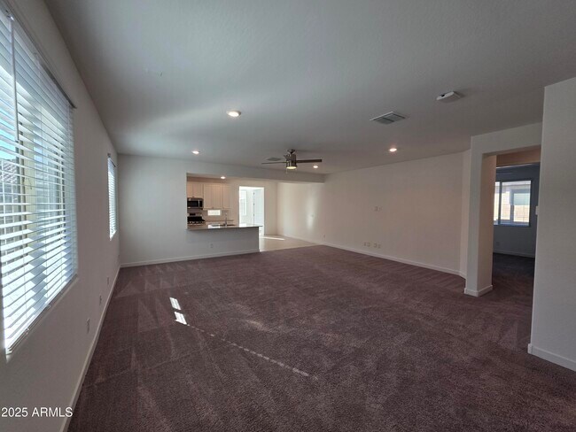 Foto del edificio - 319 Pinnacle Ridge Dr