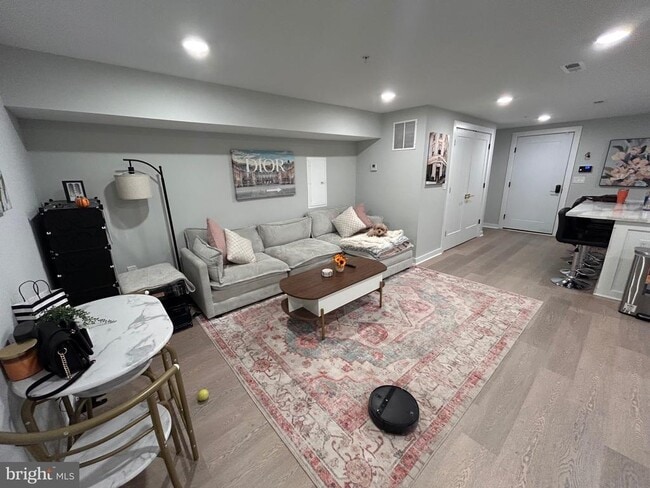 Building Photo - 5830 Henry Ave