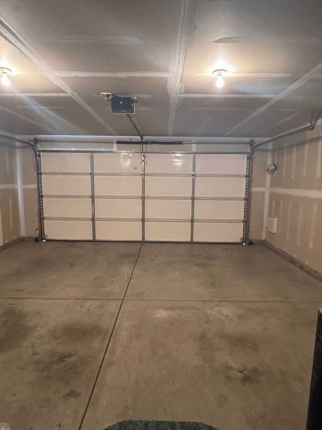 Foto del edificio - 2 bedroom 2 bath duplex for rent in Grants  Pass