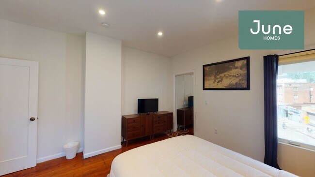 Foto del edificio - ROOM ONLY in 10-bed/9.0-bath Home