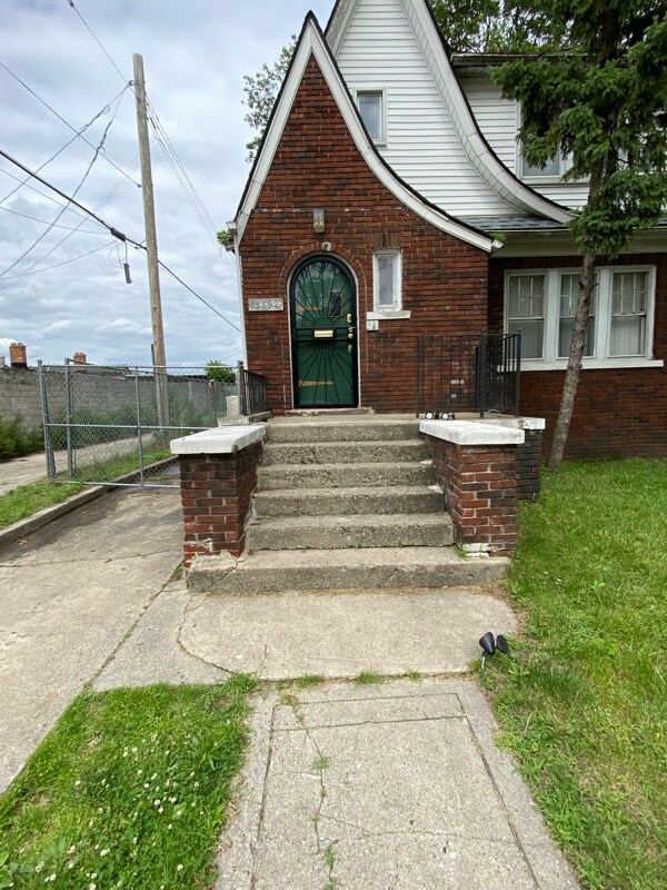 Foto principal - 15892 Indiana St