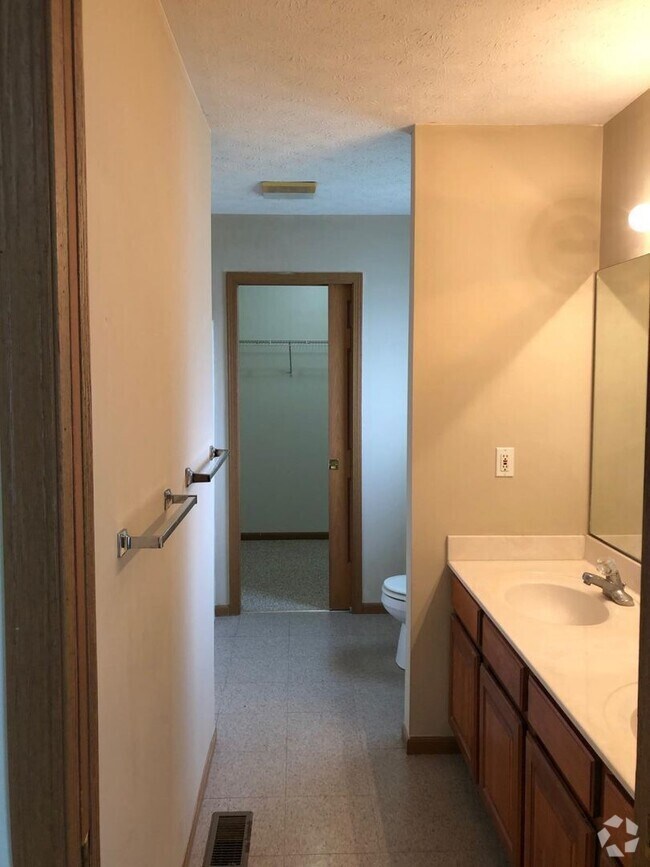 Building Photo - 2747 Wyndham Ct