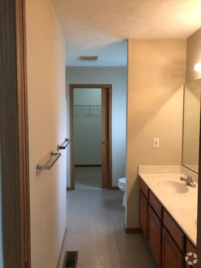 Building Photo - 2747 Wyndham Ct