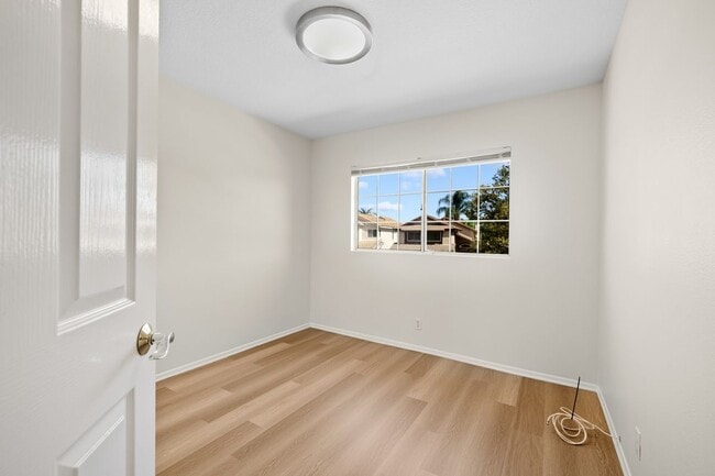 Building Photo - 2163 Sun Ridge Dr