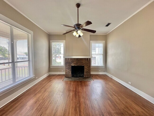 Building Photo - 506 S Fannin Ave