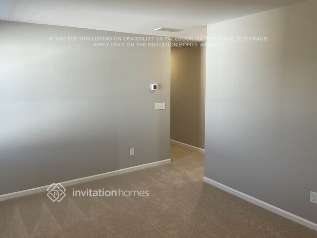 Building Photo - 520 Almere Dr