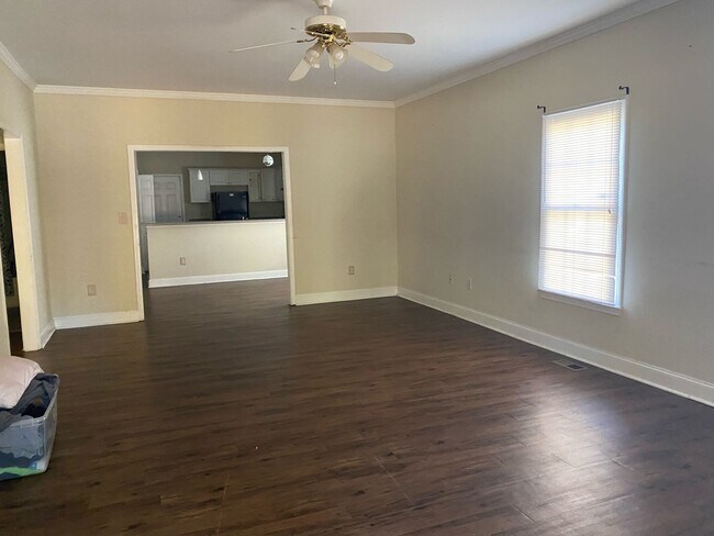 Building Photo - 3BR 2 Bath Home! Available soon! Pet frien...