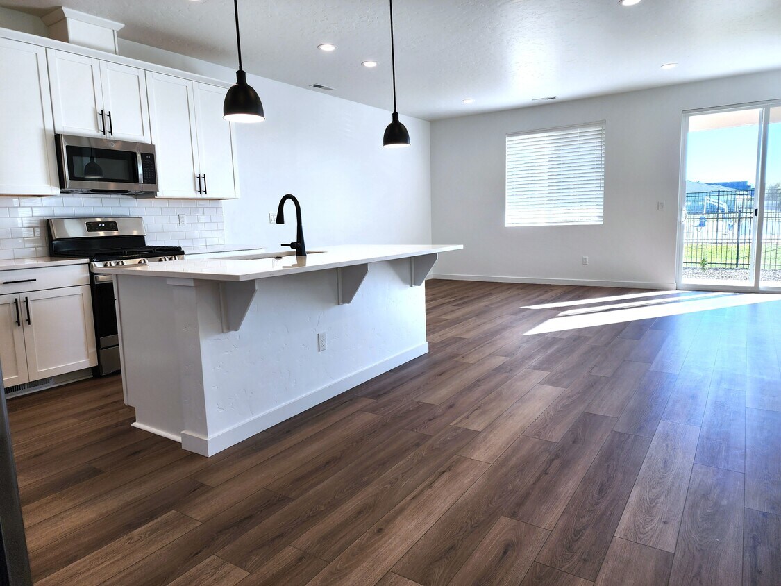 Foto principal - 350 N Lagrasse Ln