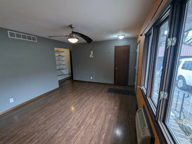 Foto del edificio - 2027 Eggleston Rd