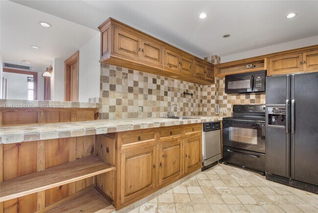 Foto del edificio - 90 Edgewater Dr