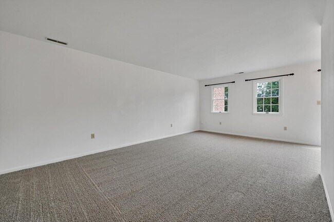 Foto del edificio - 233 Miller Rd
