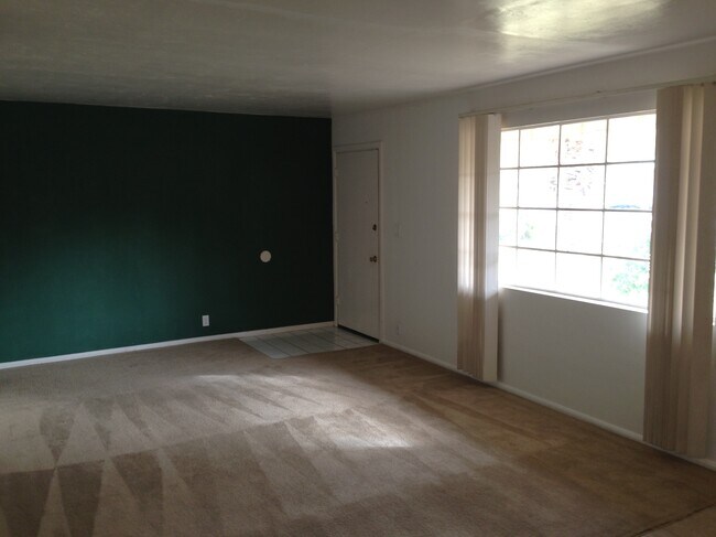 Building Photo - 1406 E Williams St