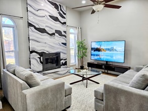 Building Photo - 4221 N Cliff Dr