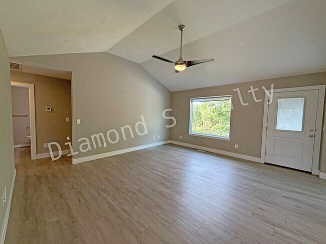 Foto del edificio - Stunning 3 Bedroom / 2 Bath Home in Nixa A...
