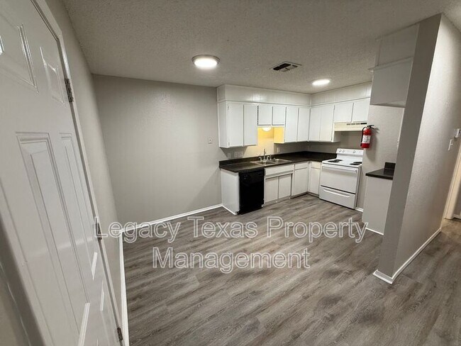 Foto del edificio - 516 Highpoint Dr
