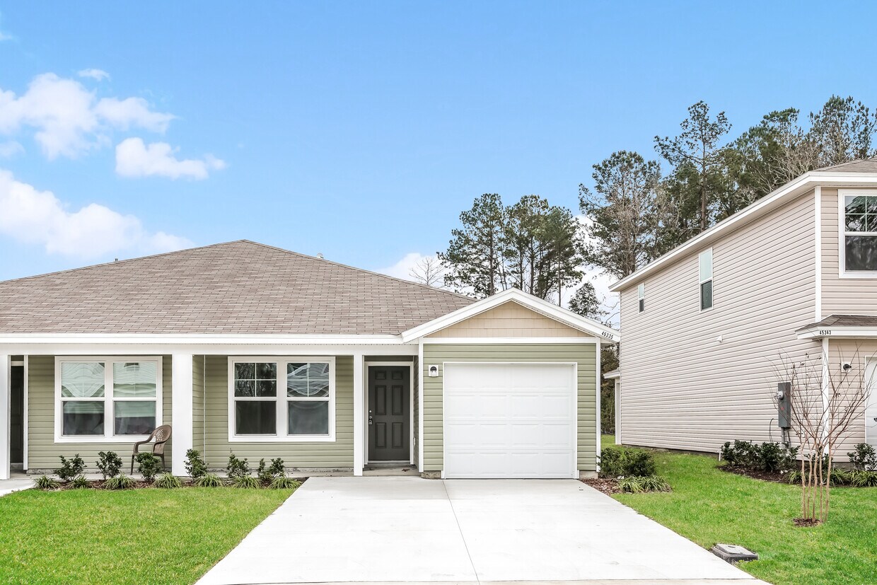 Primary Photo - 45335 Red Brick Dr, Callahan, FL