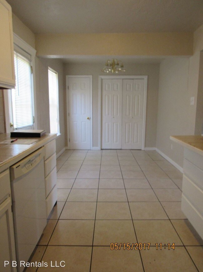 Foto del edificio - 3 br, 2 bath House - 2118 NW Lake Avenue