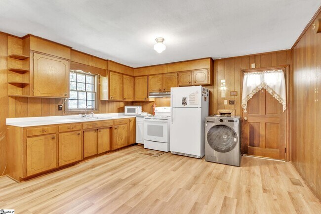 Foto del edificio - 107 Rosewood Cir