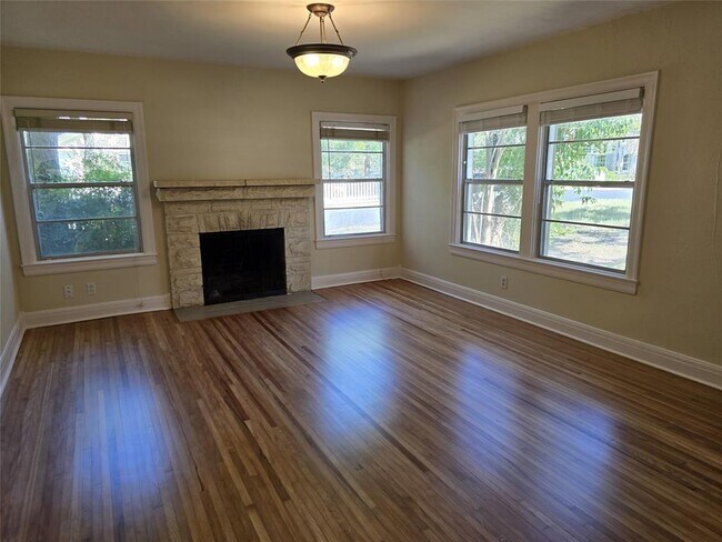 Building Photo - 3207 Cherry Ln