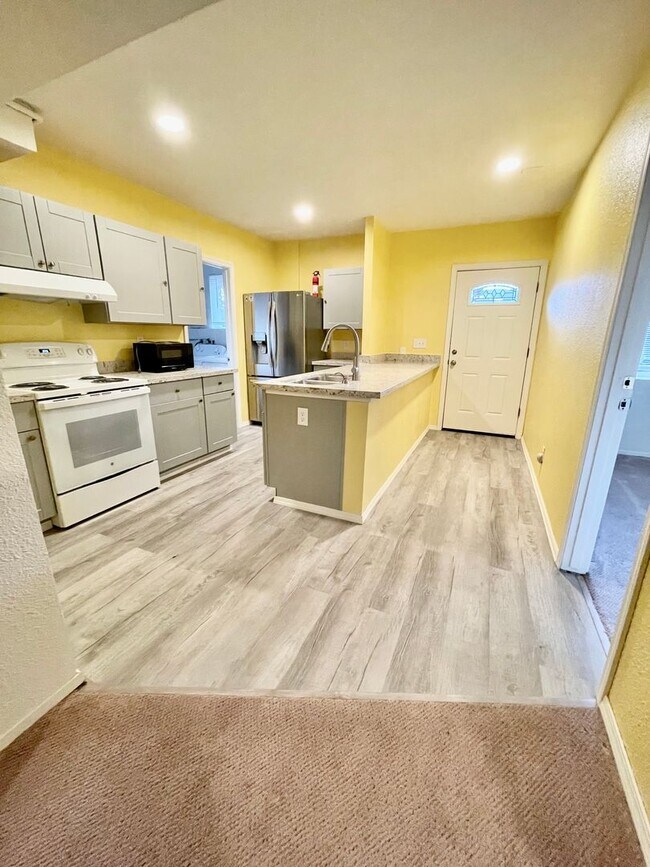 Building Photo - One Bedroom MIL Unit in Broadview!