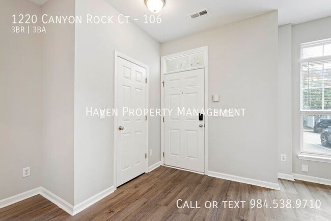Foto del edificio - 1220 Canyon Rock Court