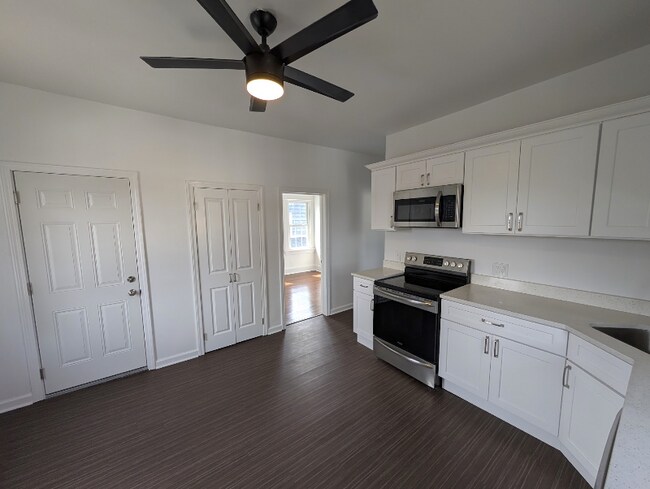 Building Photo - 27 Darina Pl