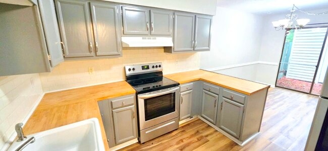 Building Photo - 4717 Walden Pond Dr