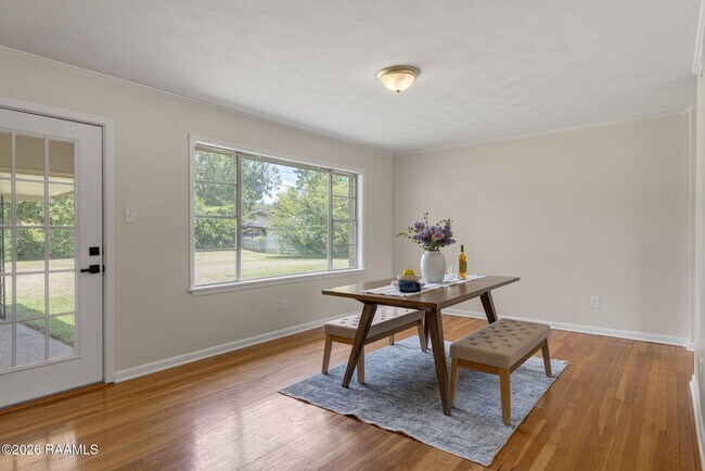 Building Photo - 209 Karen Dr
