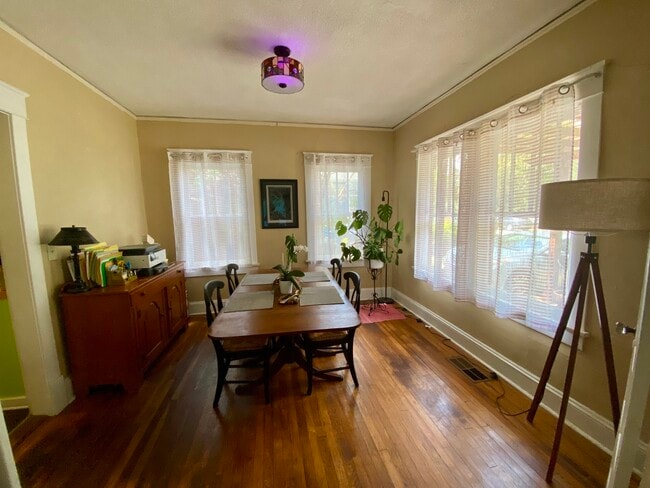 Foto del edificio - 834 Woodland Avenue Southeast