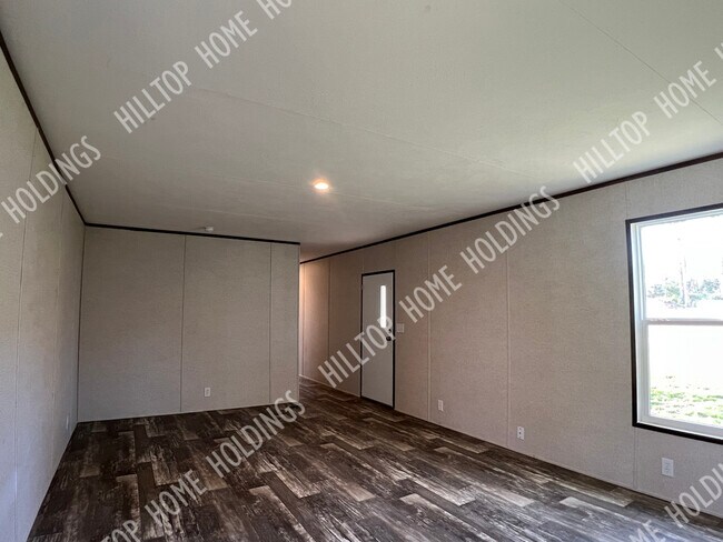 Foto del edificio - 51 Hilltop Rd