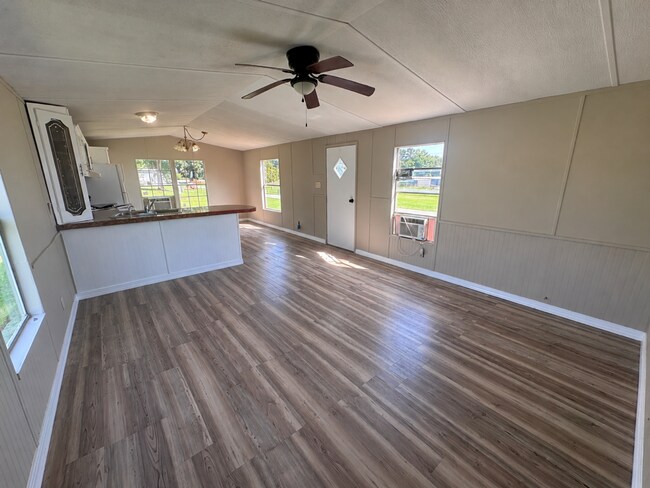 Foto del edificio - 102 Lakewater Dr