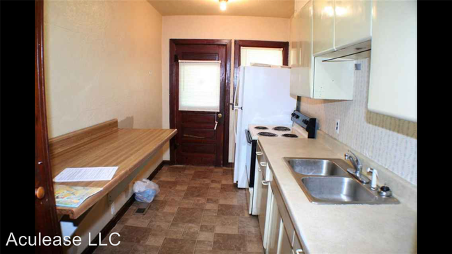 Building Photo - 524 Osage St