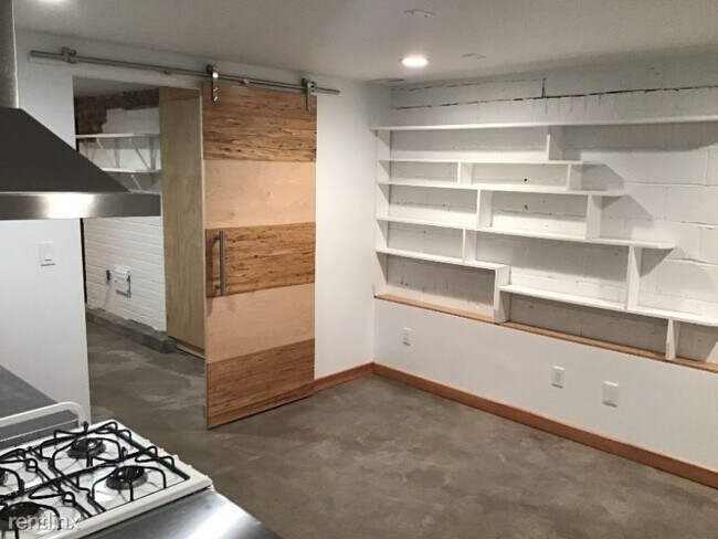Building Photo - 5127 SW Admiral Way