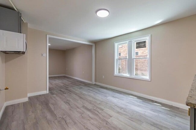 Building Photo - 2604 Schrage Ave