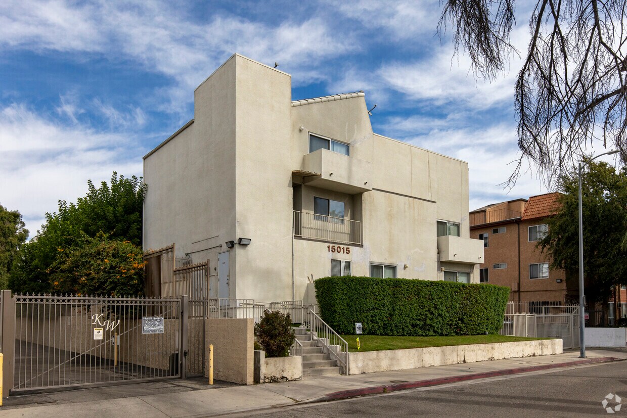 Primary Photo - 15015 Sherman Way