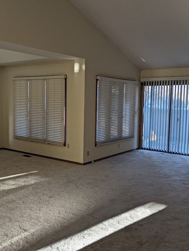 Building Photo - 12701 E Birchwood Dr