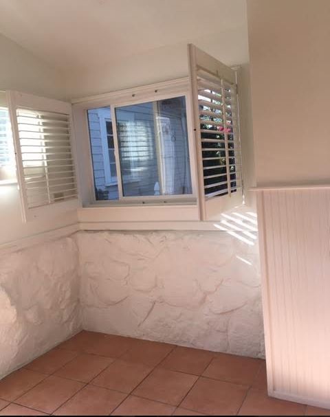 Breakfast nook - 3226 Montrose Ave