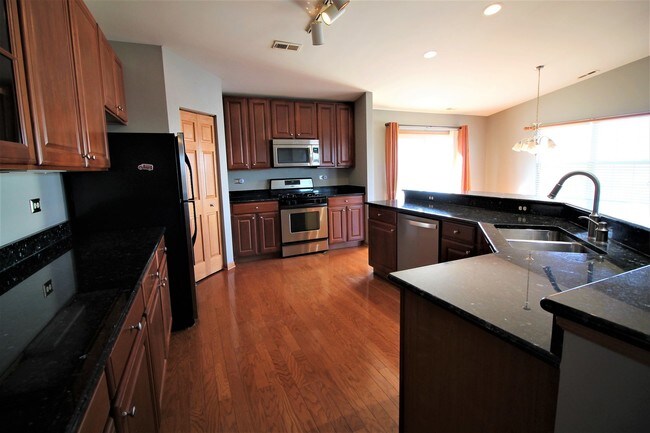 Building Photo - 2635 Loren Ln