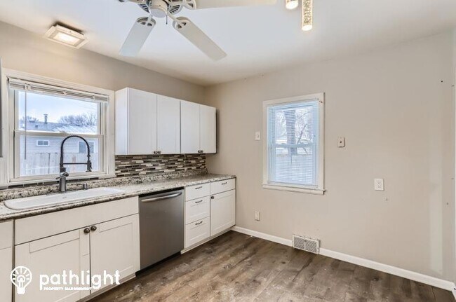 Foto del edificio - 8164 E River Rd