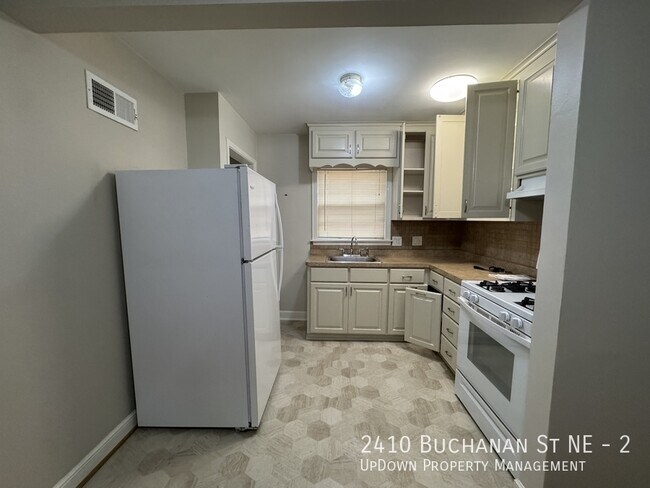Building Photo - 2410 Buchanan St NE